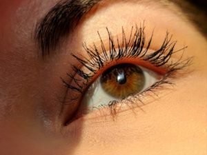 Longer Eyelashes with using organic mascara.